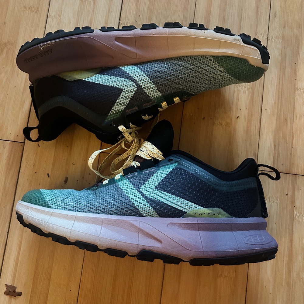 KEEN | WK500 Walking Shoes - Size 7 | Excellent Condition